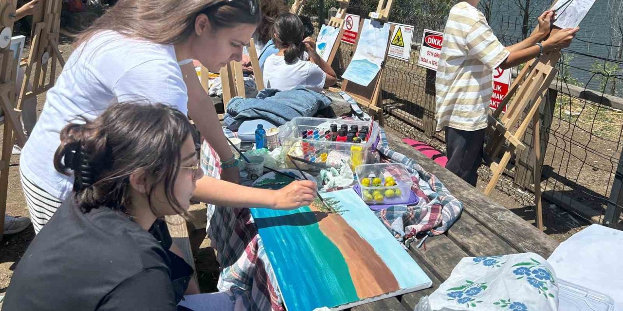 Gençler Türkiye’nin ilk milli parkını resmetti