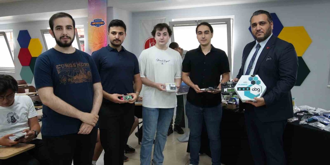 Keçiören Belediyesi, bilim ve teknoloji yolunda gençlere destek veriyor