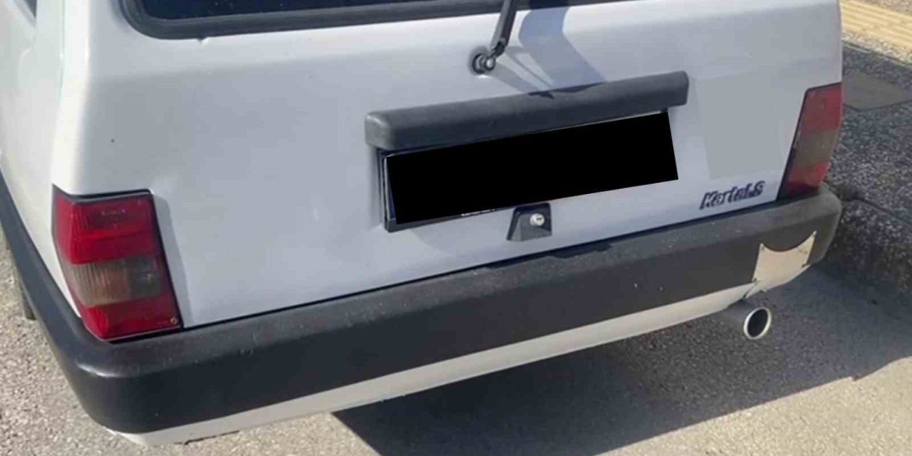 Özel düzenekle çalışan abart egzoz polisin dikkatinden kaçmadı, araç trafikten men edildi