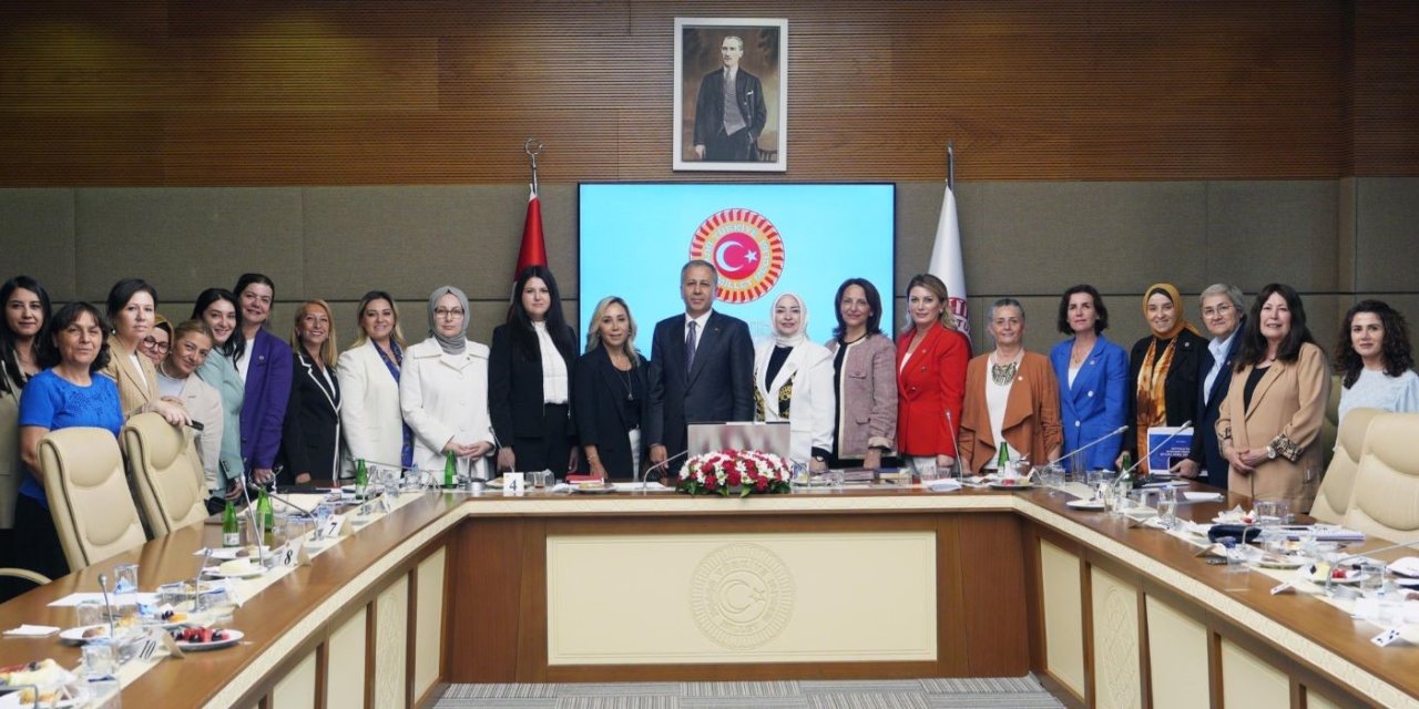 TBMM Kadın Erkek Fırsat Eşitliği Komisyonu üyelerine yürütülen projeler hakkında bilgi verdi