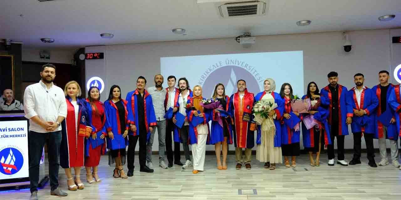 Meslek Yüksekokulu öğrencileri mezun oldu