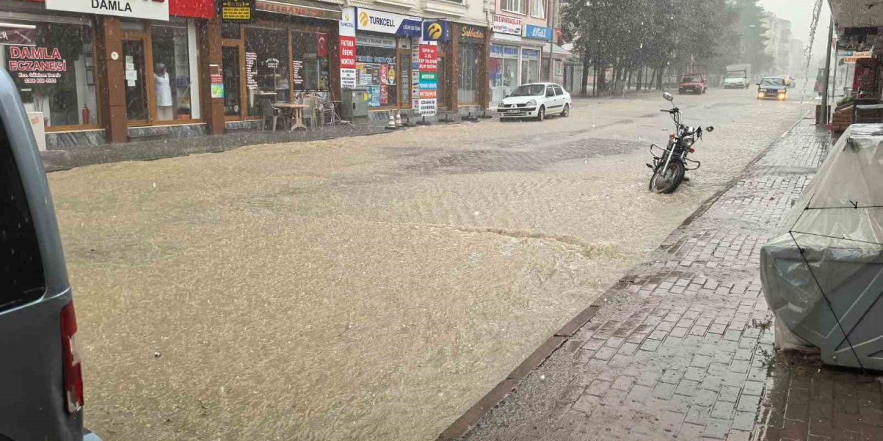 Kastamonu’da kuvvetli sağanak hayatı olumsuz etkiledi