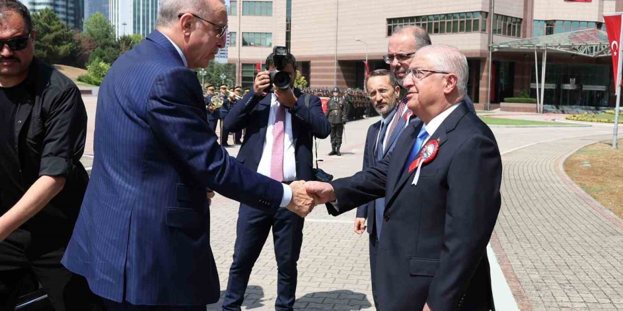 Bakan Güler ve beraberindeki TSK komuta kademesi Cumhurbaşkanı Erdoğan’ı karşıladı