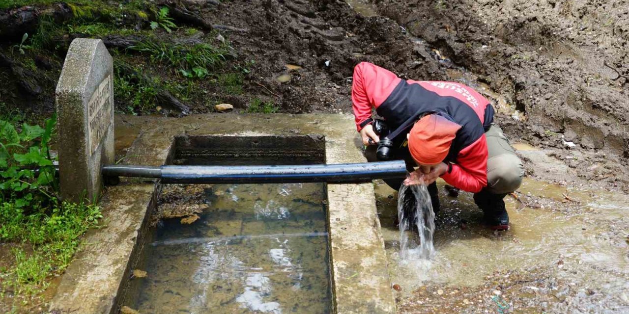 Şifalı olduğuna inanılan su rağbet görüyor