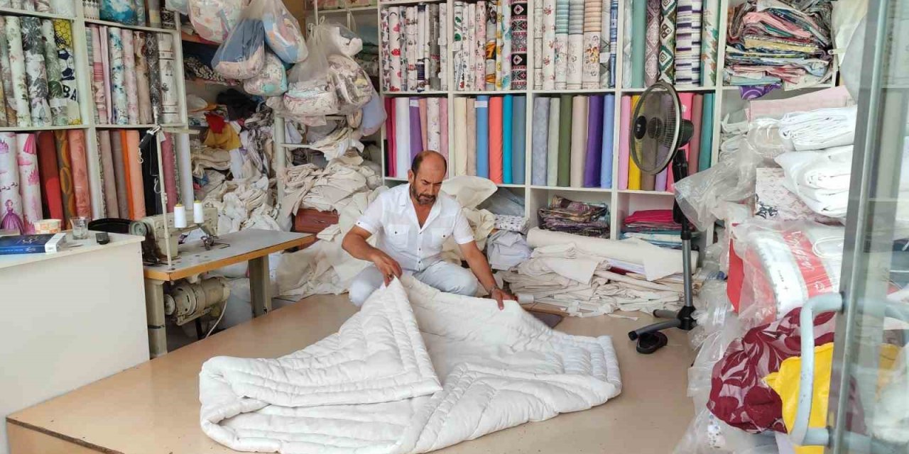 Kırşehir’de 20 metrekare alanda 40 yıldır yorgan dikiyor