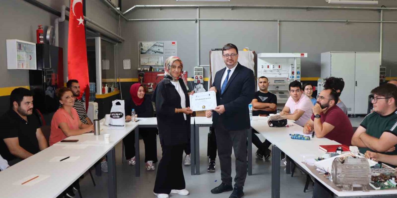 Kursiyerler sertifikalarını aldı