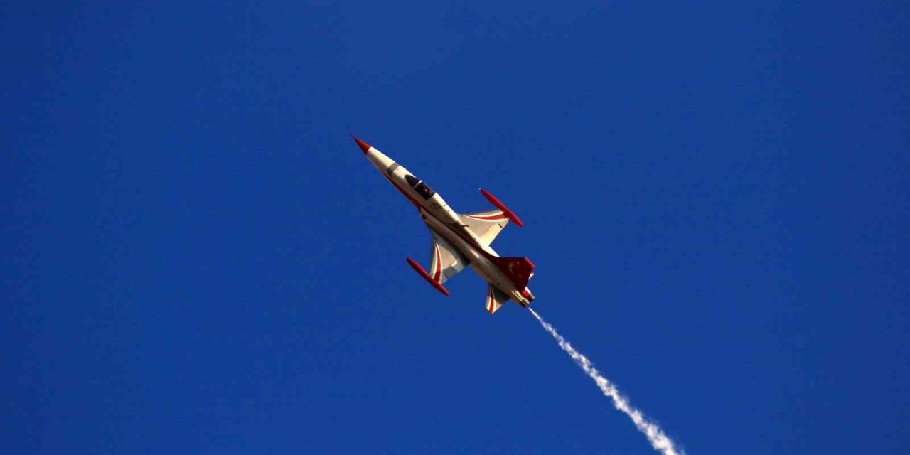 Türk Yıldızları Başkent’te nefes kesti