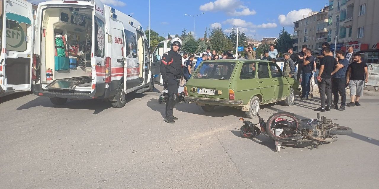 Otomobil ve motosiklet çarpıştı: 2 yaralı