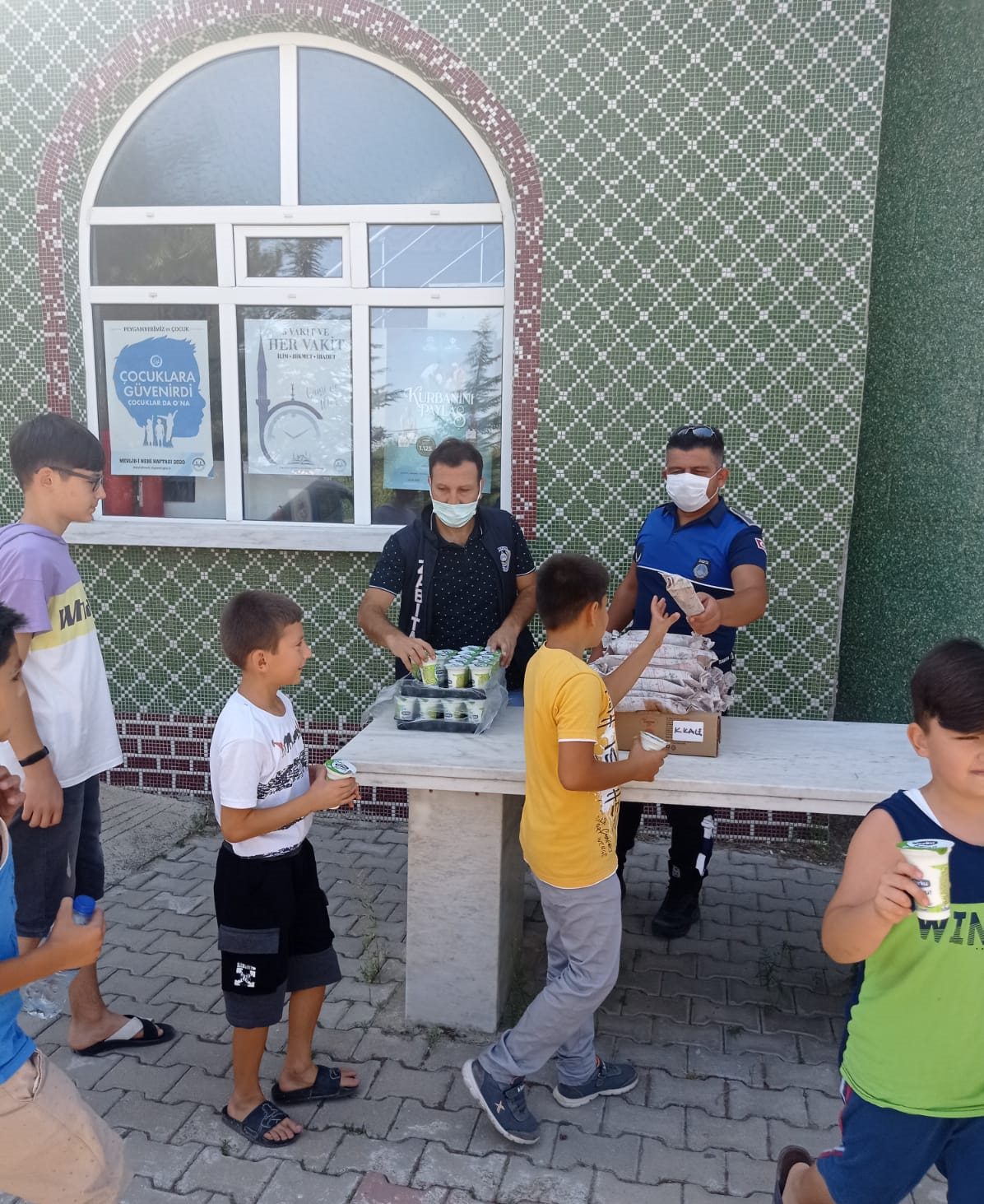 Kur’an Kursu öğrencilerine döner ayran ikram edildi