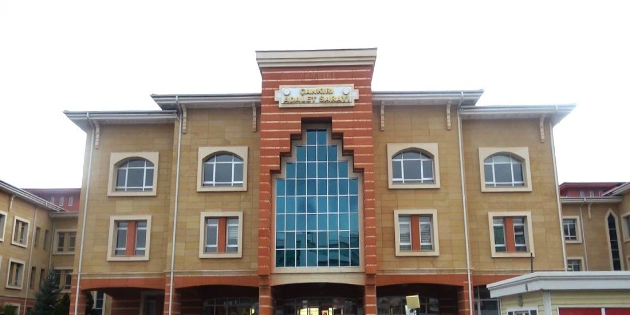 Polis memurunun aracında uyuşturucu çıktı