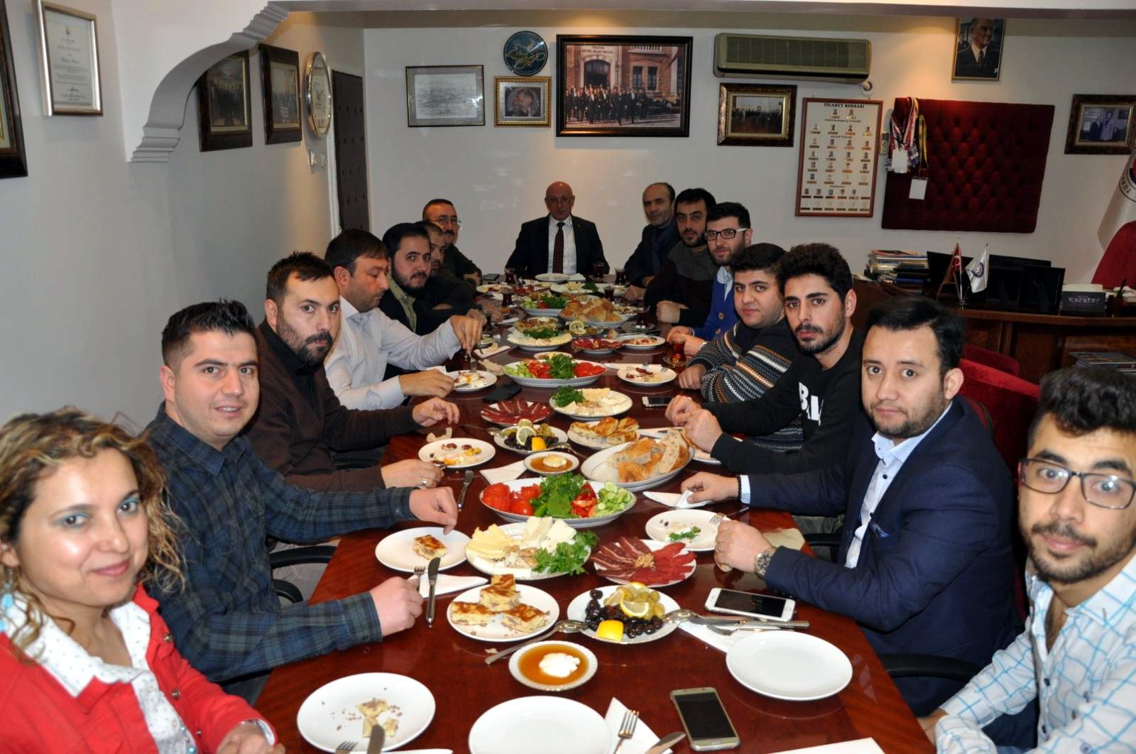 Fedakarca görev yapıyorsunuz