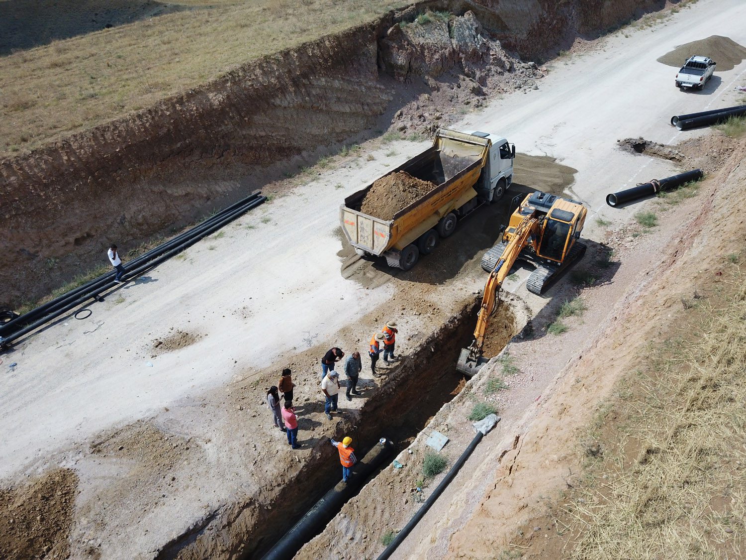 YAHŞİHAN ASFALTINA KAVUŞUYOR