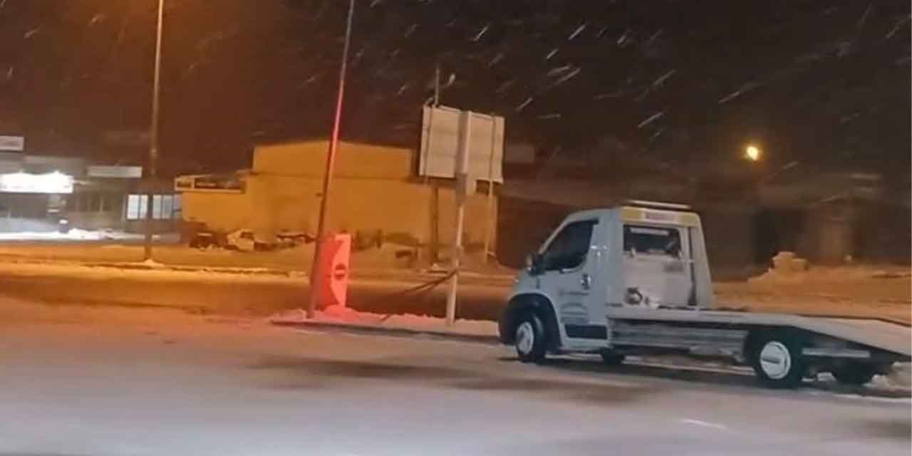 D-100 karayolu, yoğun kar yağışının etkisi altında