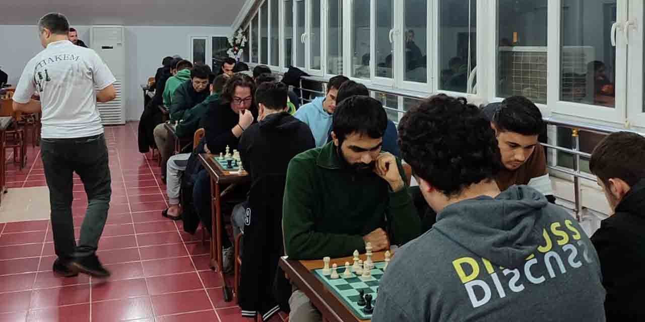 Gençler satranç tahtası başında buluştu!