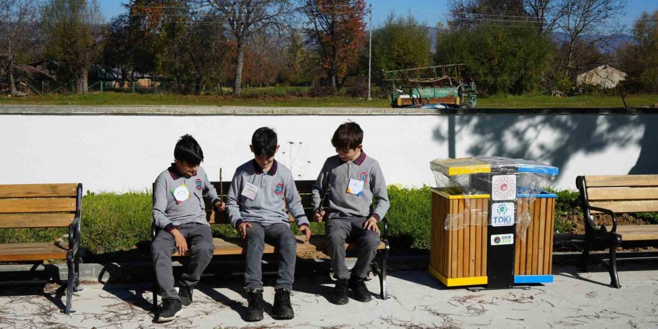 Ortaokul öğrencilerinin projesi köyü tertemiz yaptı