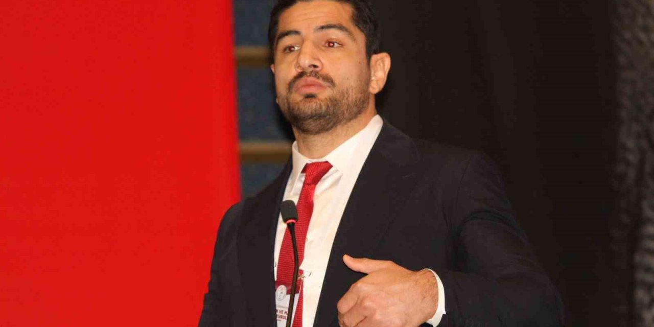 Türkiye Güreş Federasyonu Başkanı Taha Akgül oldu