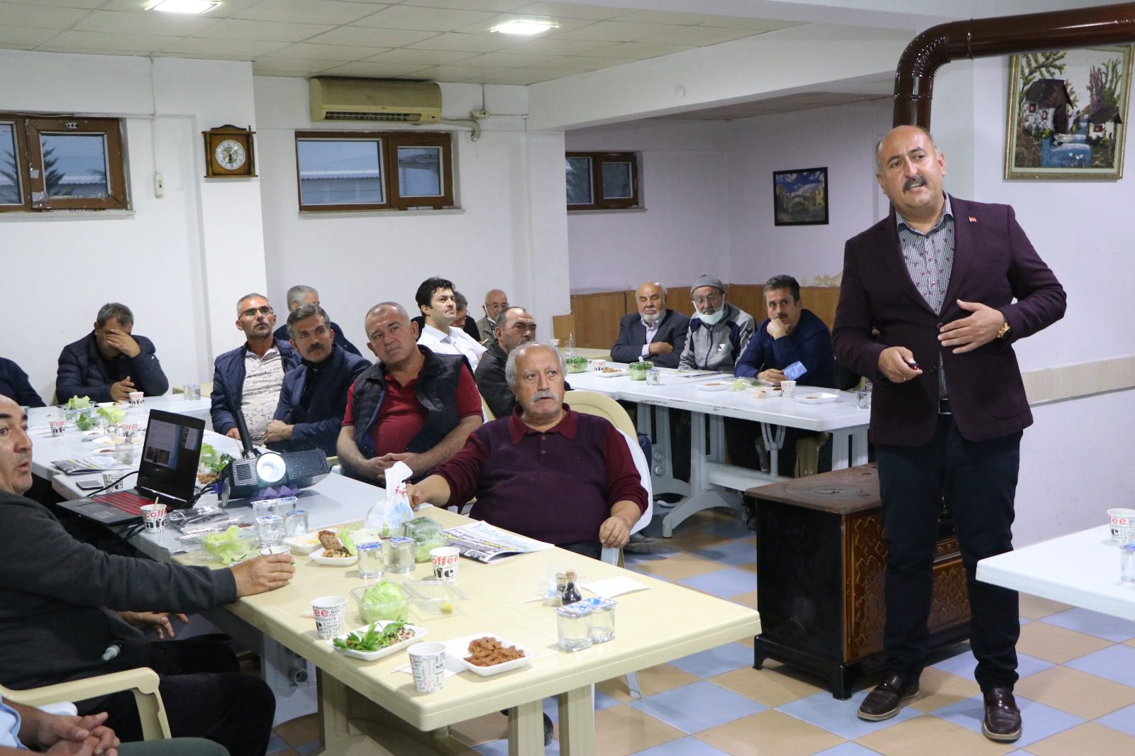 Vatandaşlarımızla tek tek konuşup çözüm üretiyoruz