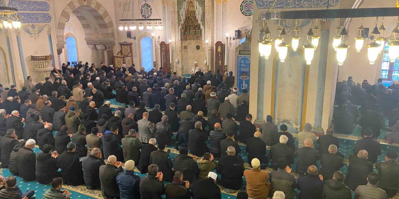 466 yıllık camide 15 Temmuz şehitleri için Mevlid-i Şerif okundu