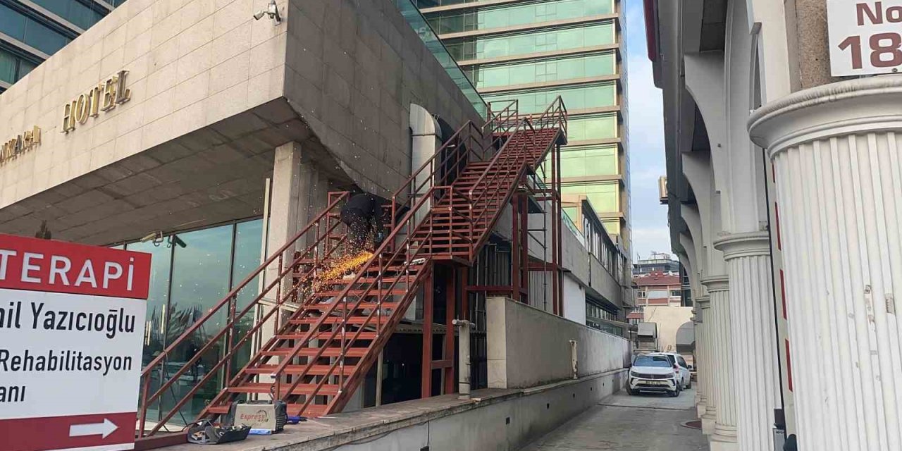 Bolu’daki yangının ardından otellerde yangın merdiveni hareketliliği