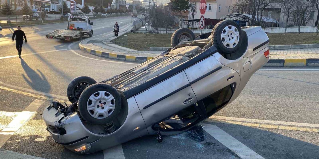 Virajı alamayan otomobil takla attı