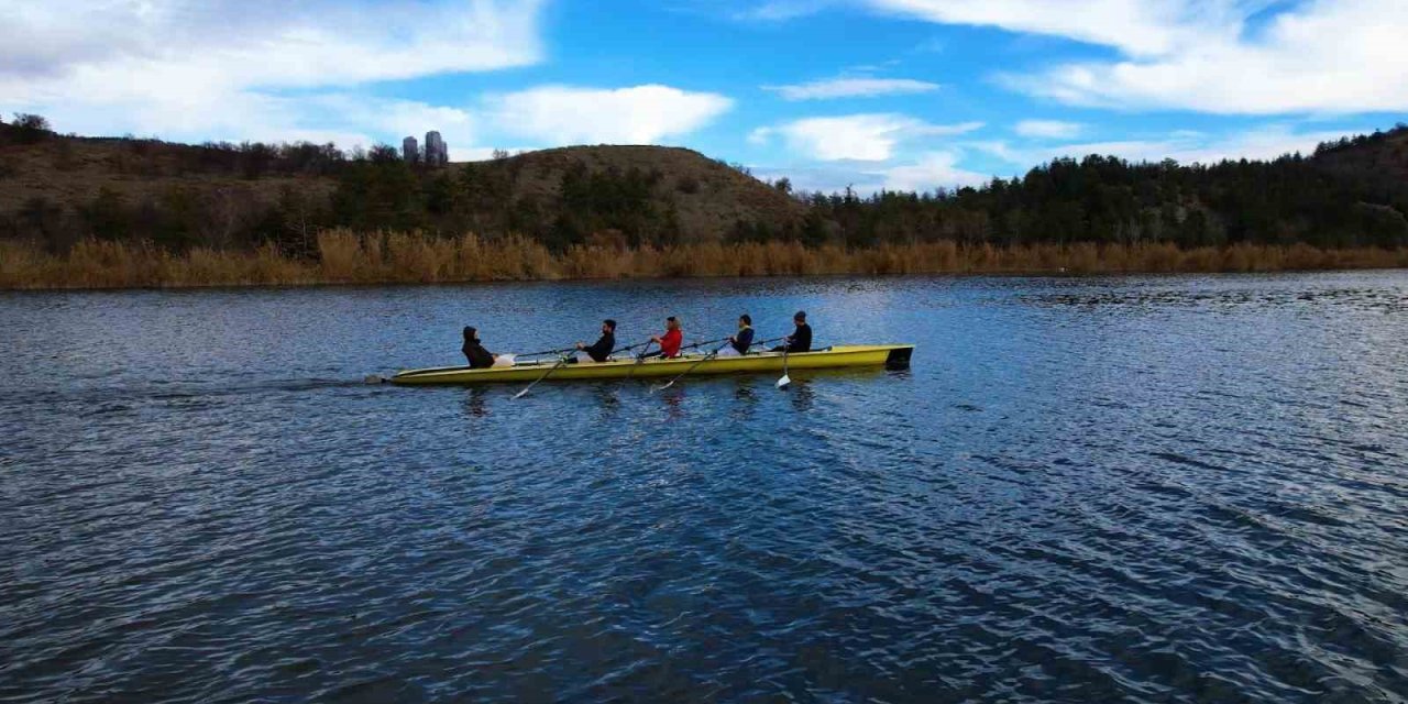 Denizi olmayan şehirde milli kanocular yetişiyor