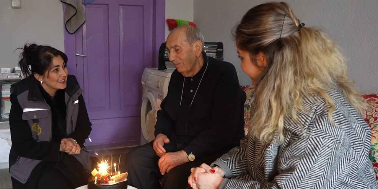 85 yıllık ömründe ilk kez doğum günü kutladı