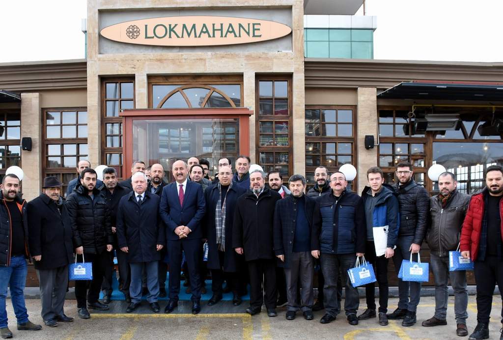 Gazeteciler siyasetçilerin bir parçasıdır