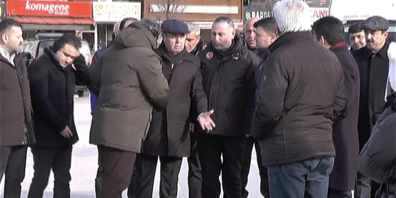 Kırşehir’de deprem unutuldu, bayrak krizi yaşandı