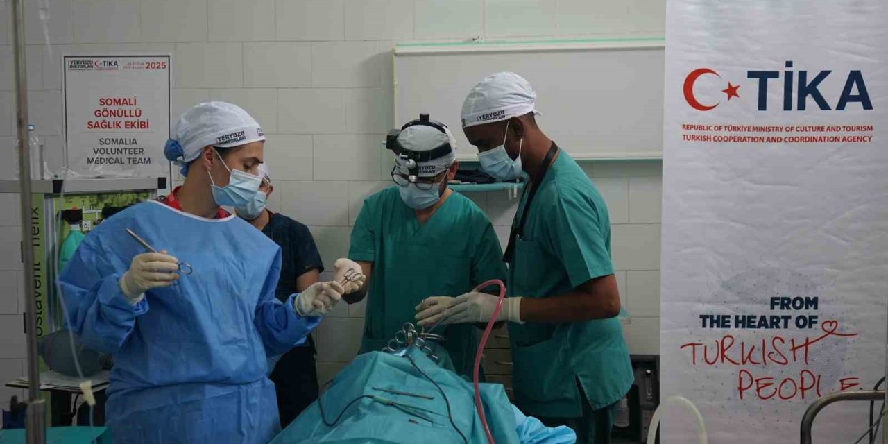 TİKA ve Yeryüzü Doktorları iş birliğiyle Somali’de "cerrahi kampı" düzenlendi