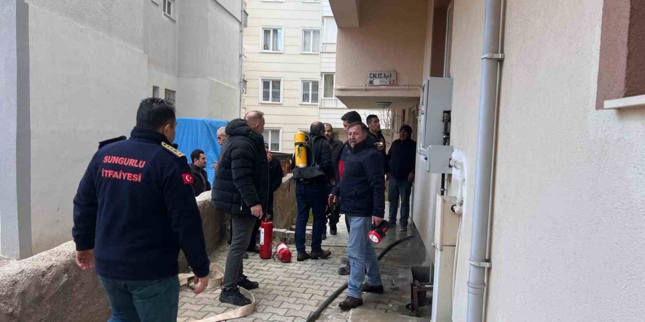 Alevlere teslim olan ev kullanılmaz hale geldi