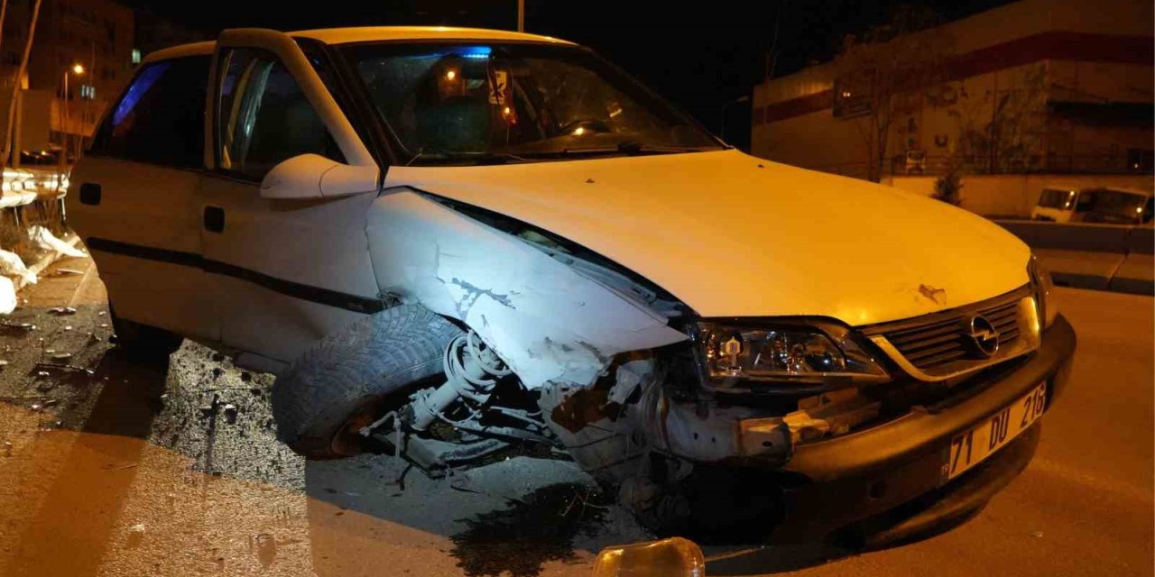 Kırıkkale’de LPG’li otomobil bariyerlere çarptı: 4 yaralı