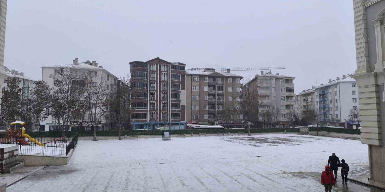 Kırşehir’de eğitime kar engeli