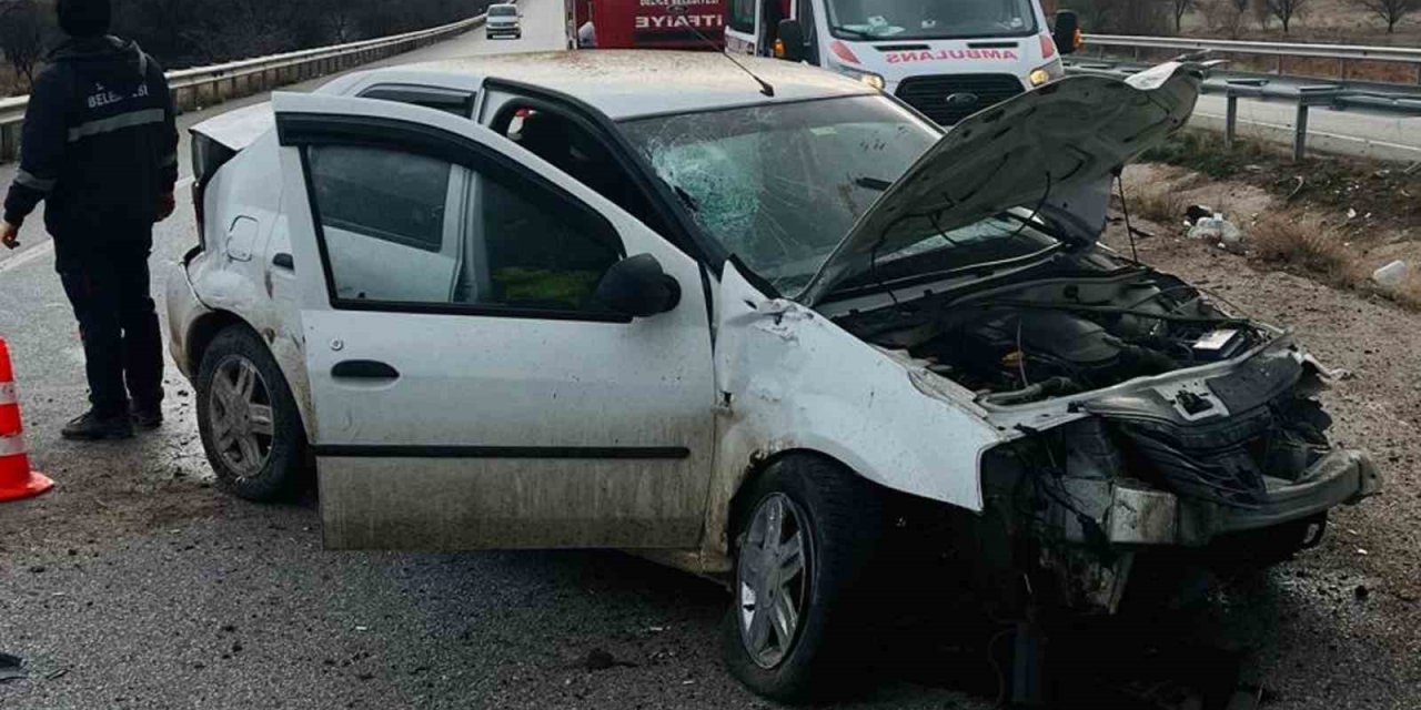 Alkollü sürücü bariyerlere çarptı!