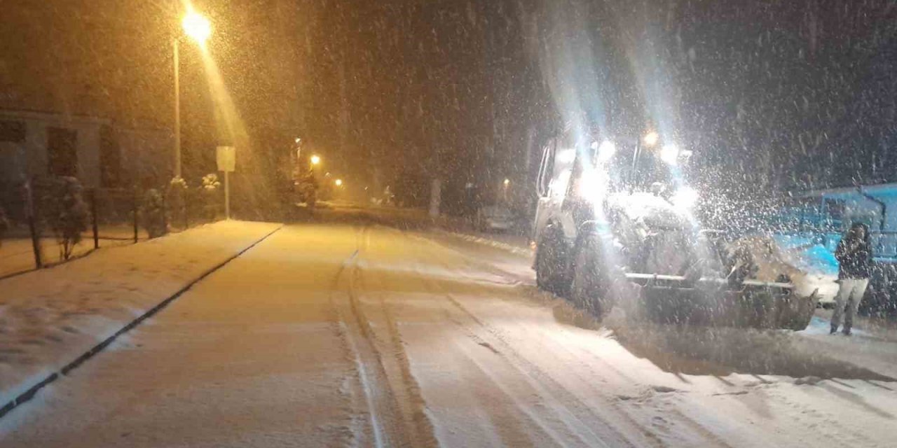 Çelebi'de kar etkili oldu, ekipler harekete geçti