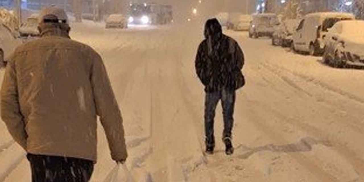 Kar yağışına önlem alınmayan Etimesgut’ta vatandaşlar araçlarını terk etti