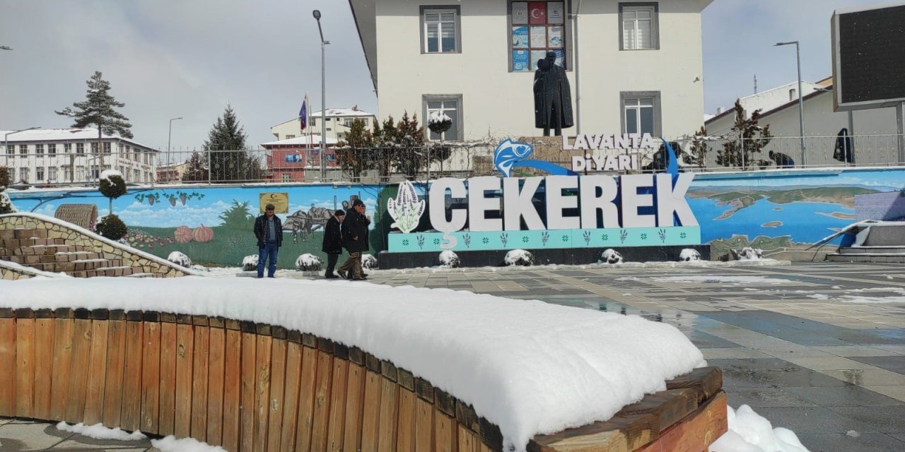 Çekerek’te kartpostallık kar manzaraları oluştu