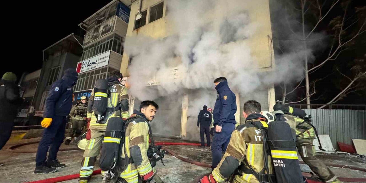 Ankara’da gece saatlerinde yangın paniği