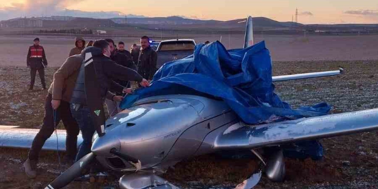 Ankara’da eğitim uçağı tarlaya zorunlu iniş yaptı