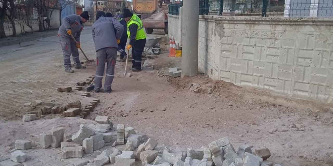 Kırıkkale Belediyesi ekipleri yolları yeniliyor