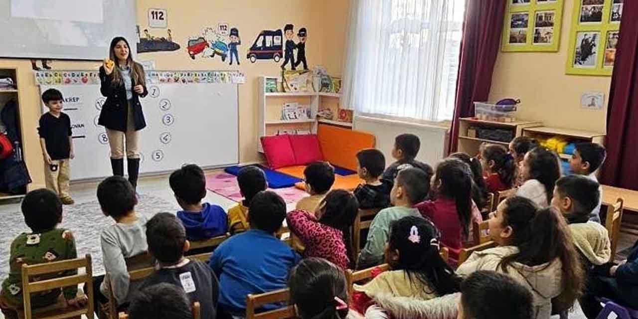 Öğrencilere sağlıklı beslenme anlatılıyor