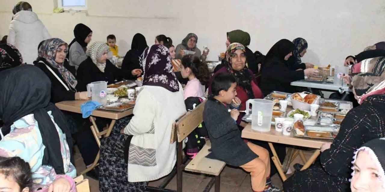 Bu köyde 5 yıldır tek iftar sofrası kuruluyor