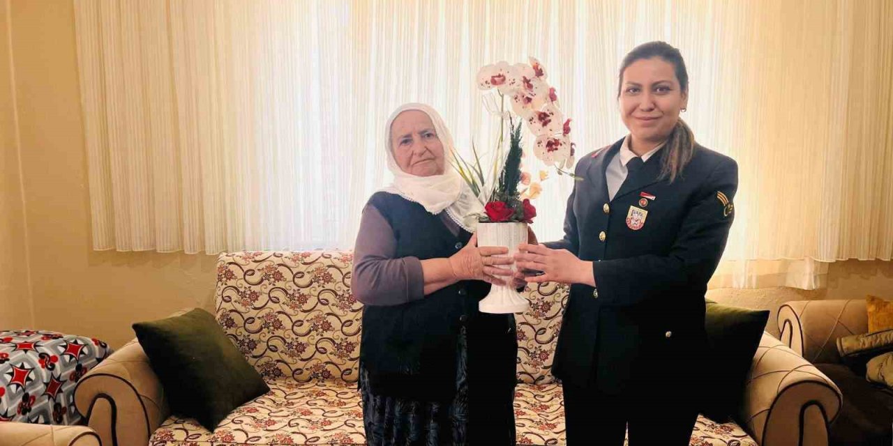 Jandarmadan şehit annesine ziyaret