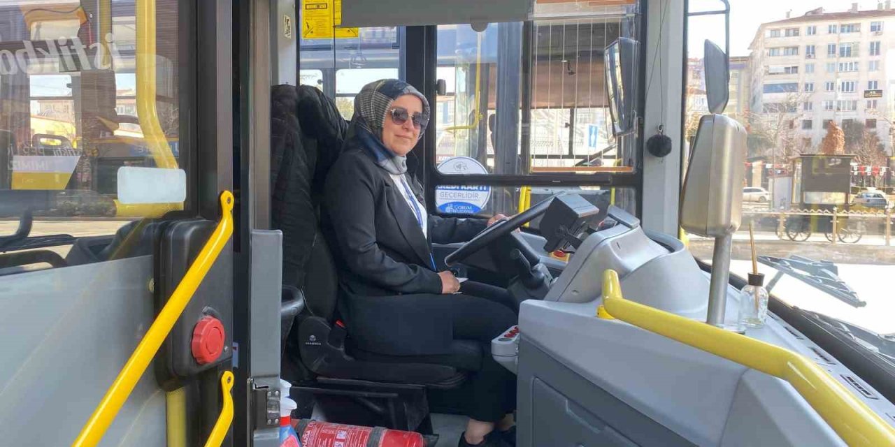 Hosteslikten halk otobüsüne, binlerce can taşıyor