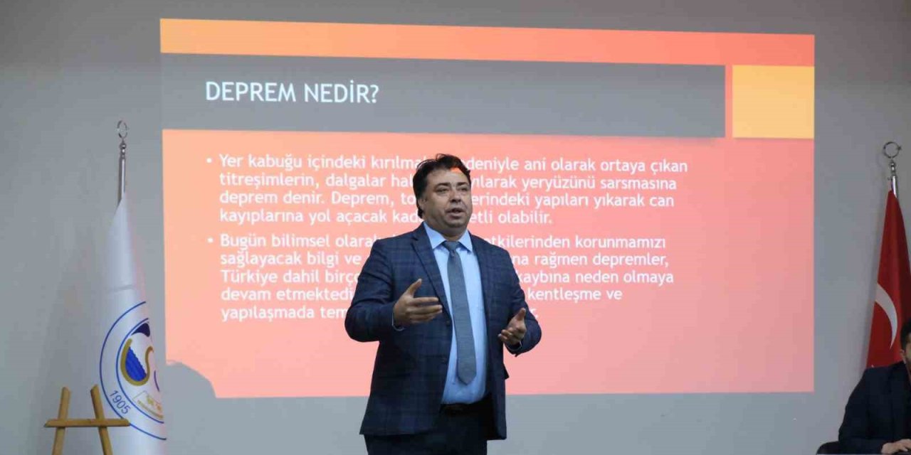 Sorgun Belediyesi’nden muhtarlara deprem bilgilendirme konferansı
