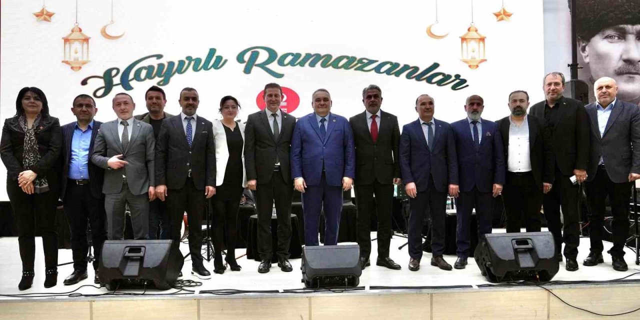 Keçiören Belediye Başkanı Özarslan, berberler ve kuaförlerle iftar yaptı