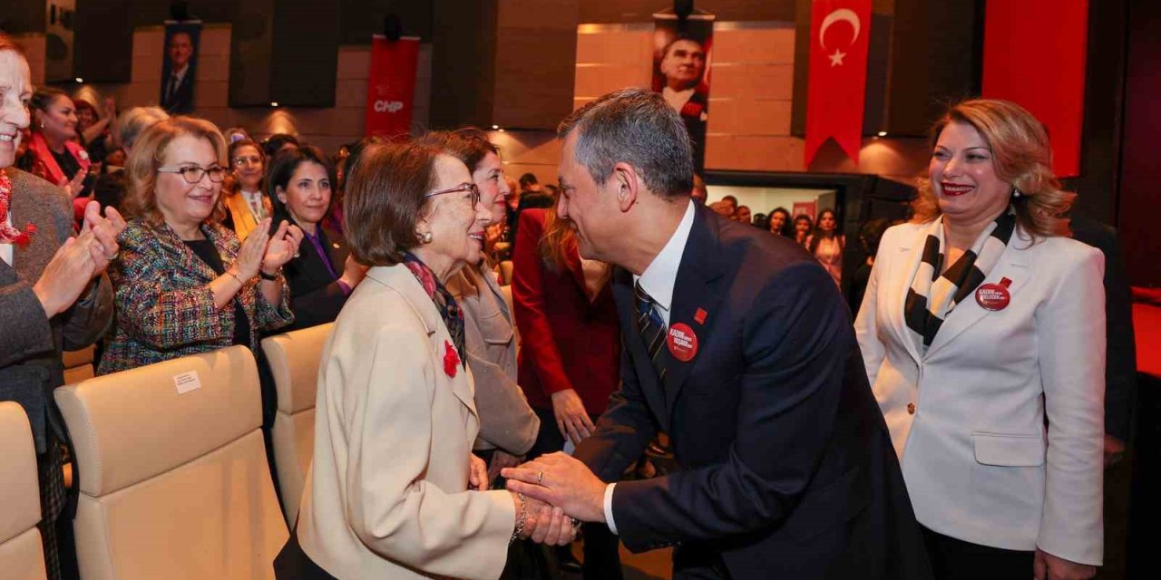CHP lideri Özel: "Cumhurbaşkanı adayımızı 1 milyon 700 bin üyemizin sandık başına koşacağı bir hareketle seçeceğiz"