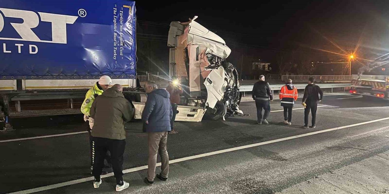 D100’de iki tır çarpıştı: 1 yaralı