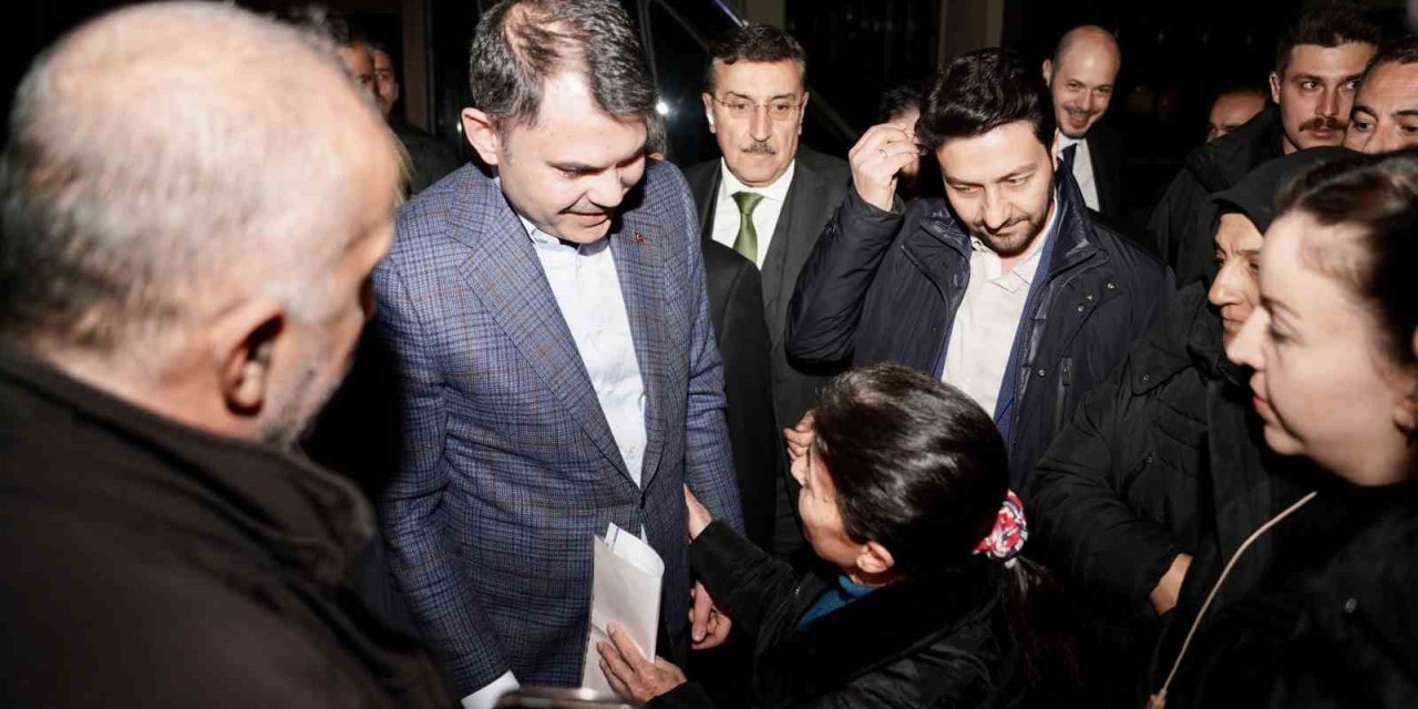 Bakan Kurum, depremde ailesini kaybeden Malatyalı Ömer Gürbüz’ü ziyaret etti