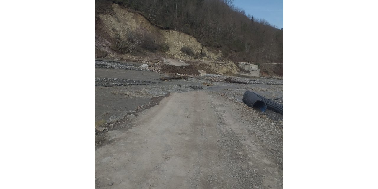 Kastamonu’da heyelan nedeniyle 4 köy yolu ulaşıma kapandı