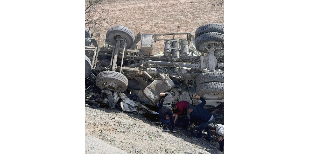 Beton mikseri devrildi, 1 kişi yaralandı